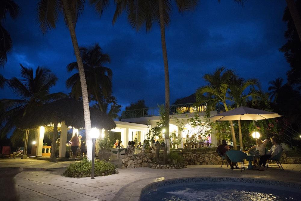 Hotel Restaurant Cyvadier Plage Jacmel Eksteriør billede